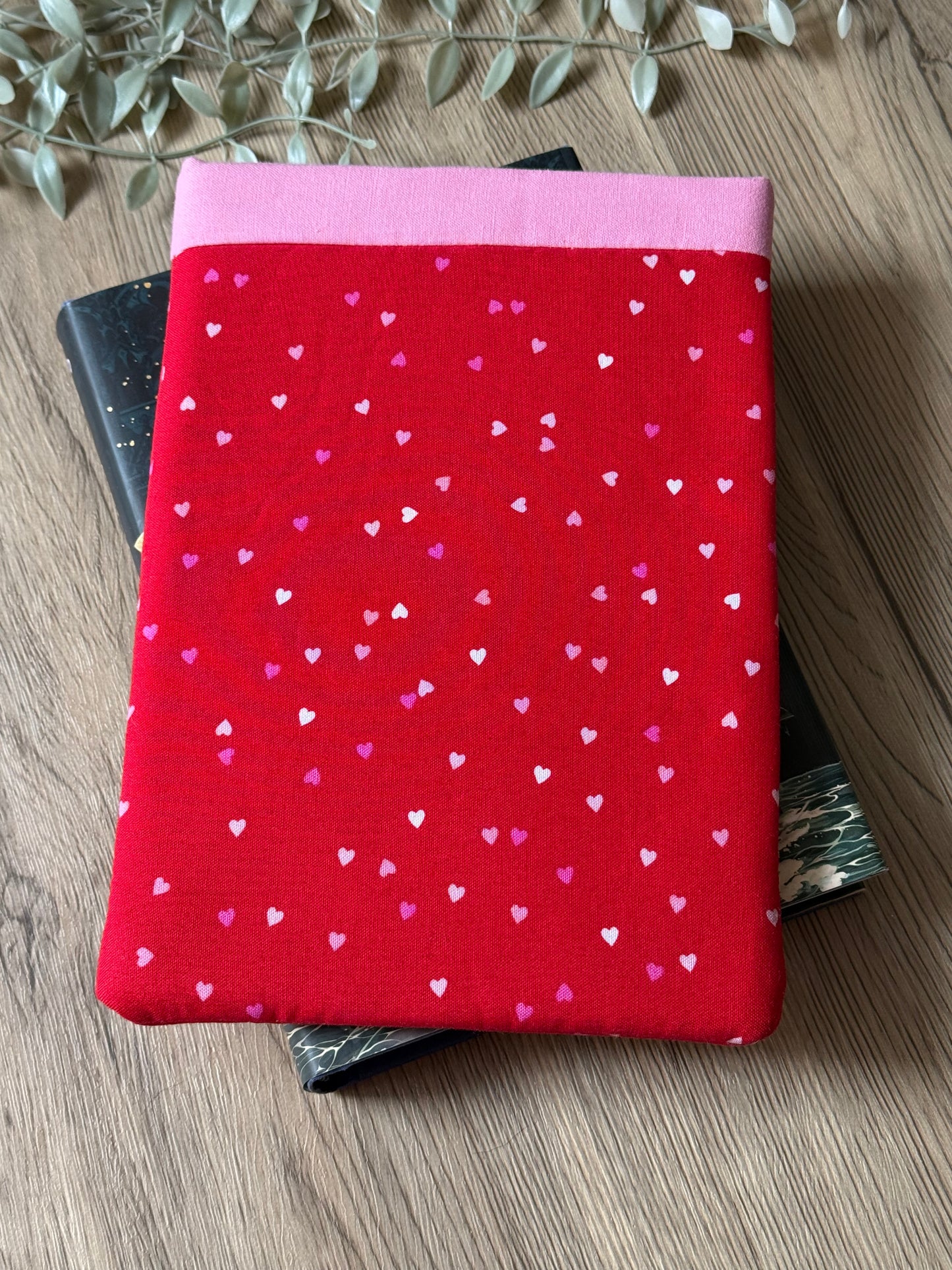 pink & red hearts book sleeve